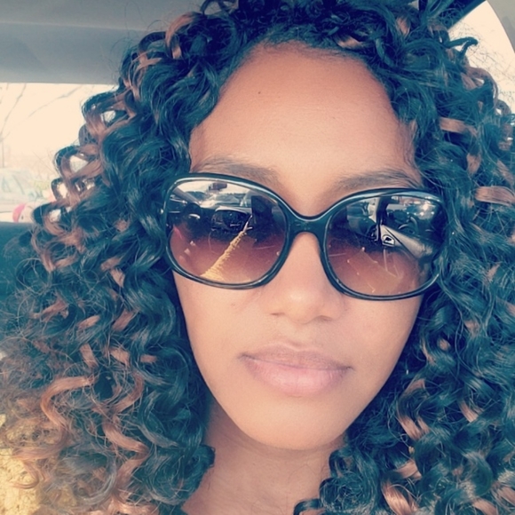 Meet your Posher, Kayla - Picture 2 of 3